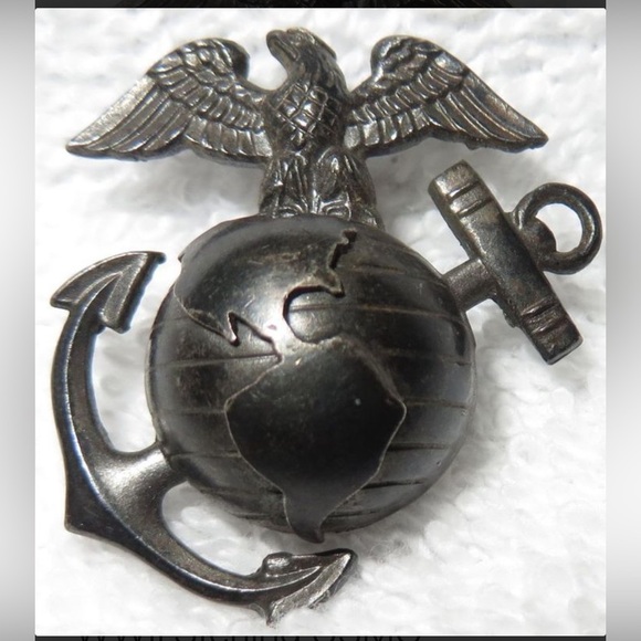 WWII (Model 1937)USMC Officer Collar Insignia Full Dress Uniform Sterling Silver - Picture 2 of 3